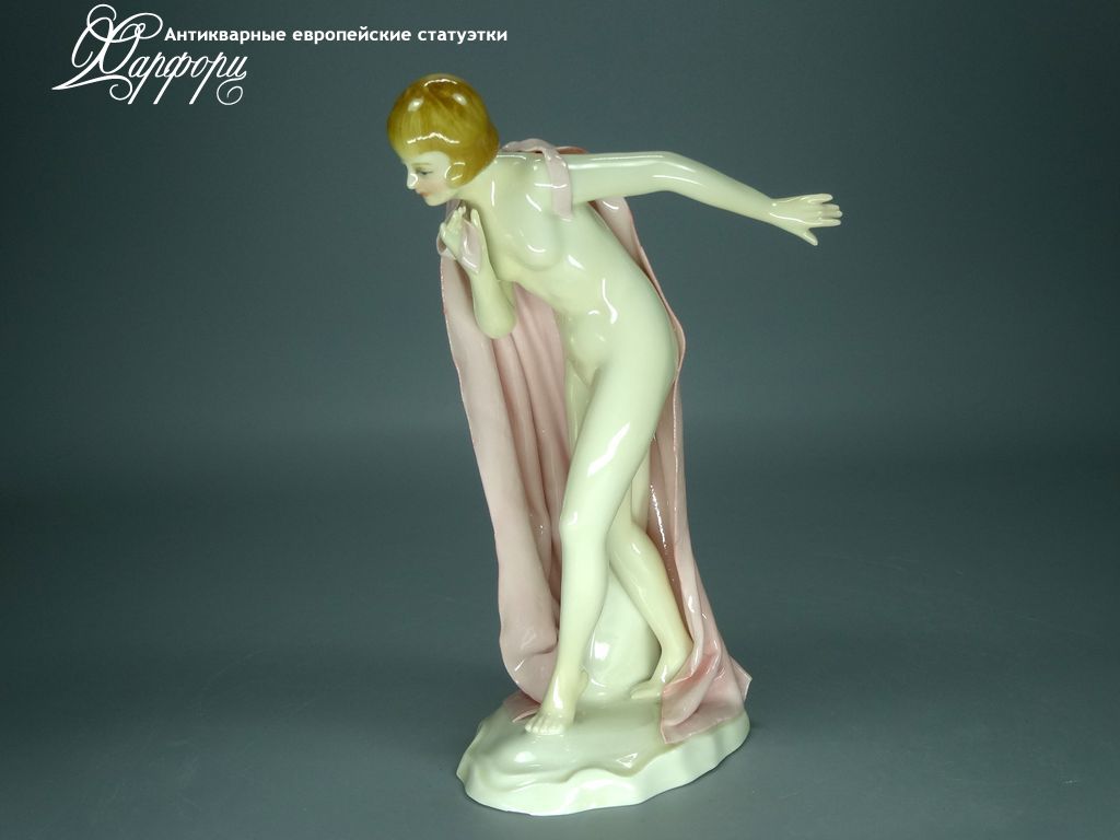 Купить фарфоровую статуэтку KARL ENS Девушка в накидке